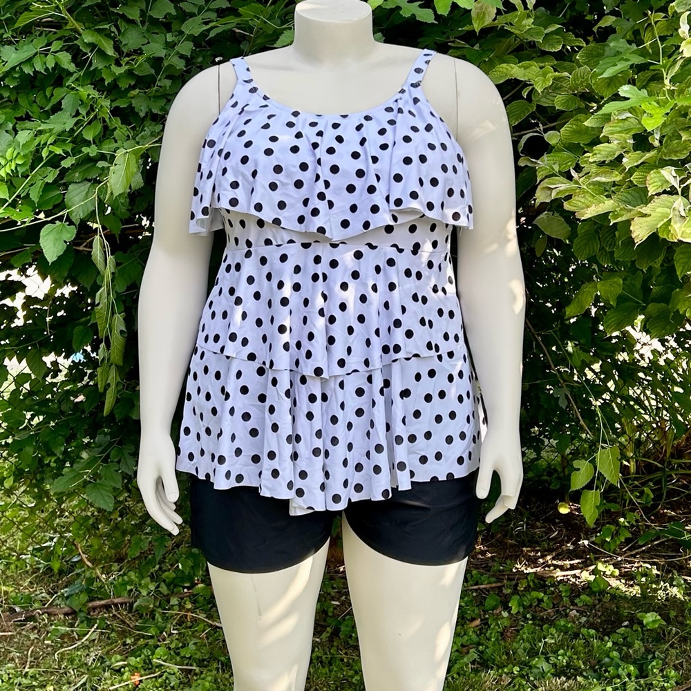 NWT women’s 24W/XXL tankini swimsuit w/Shorts